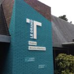 Enseigne extérieure du théâtre Le Grand T à Nantes, réalisation Ad'Hoc Media